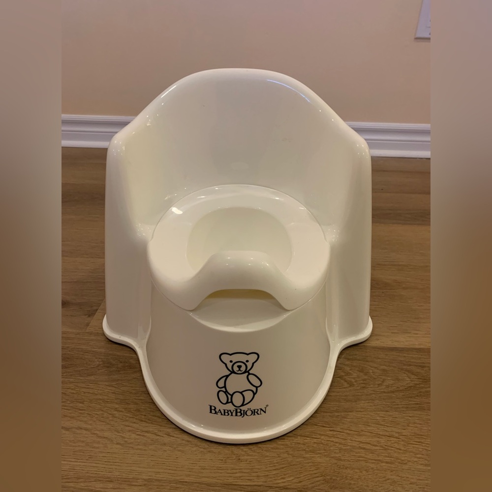 Baby Bjorn Potty Chair in white/LIKE NEW